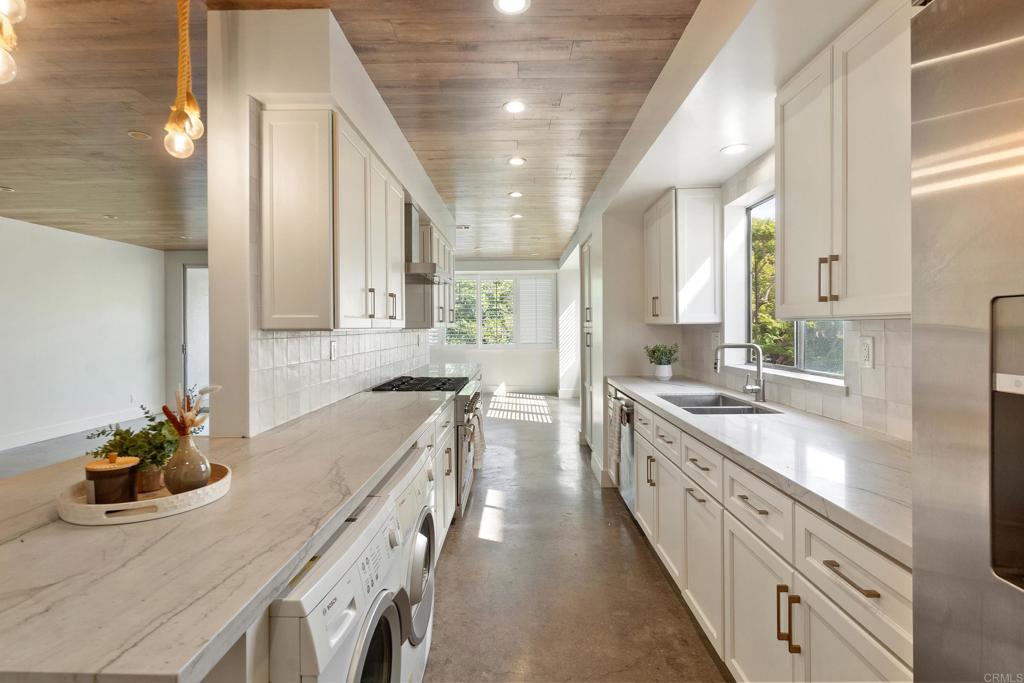 321 N Oakhurst Drive 302
