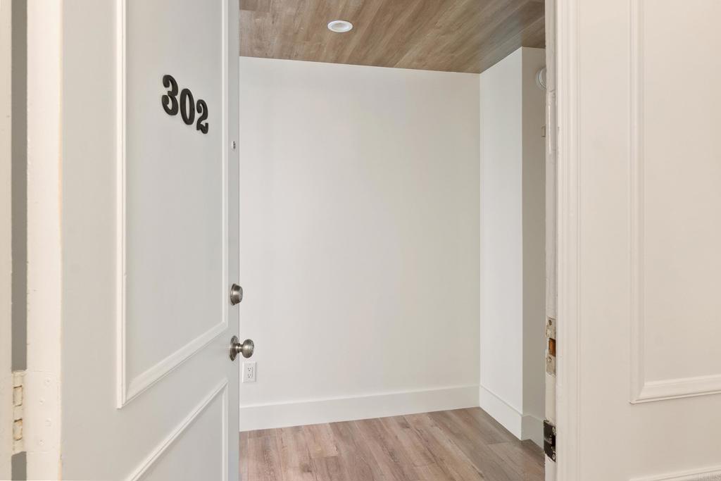 321 N Oakhurst Drive 302