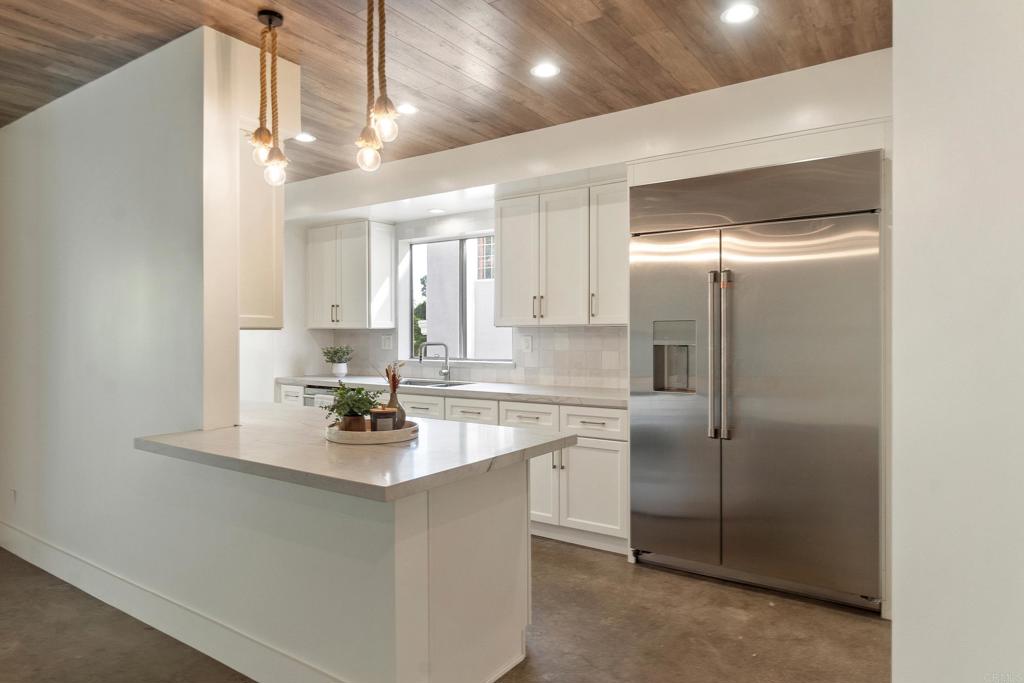 321 N Oakhurst Drive 302