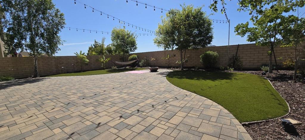 6742 Elegante Way