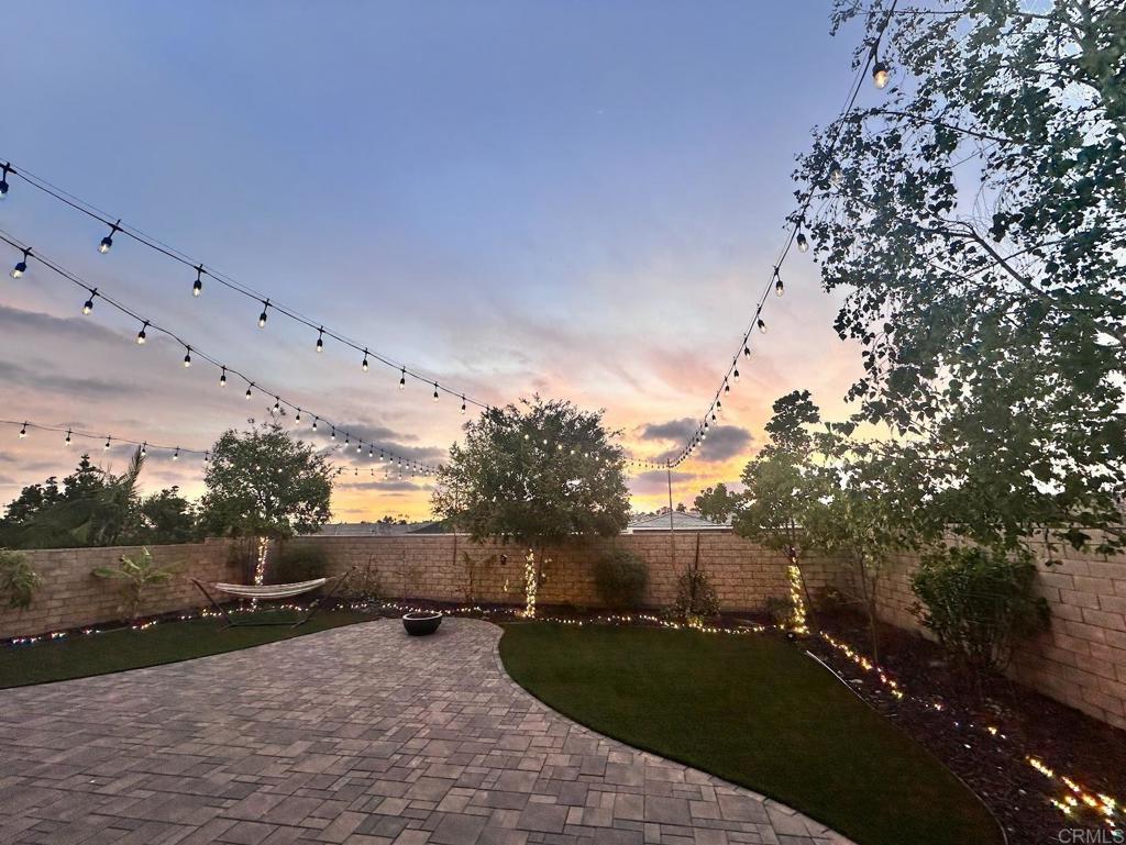 6742 Elegante Way