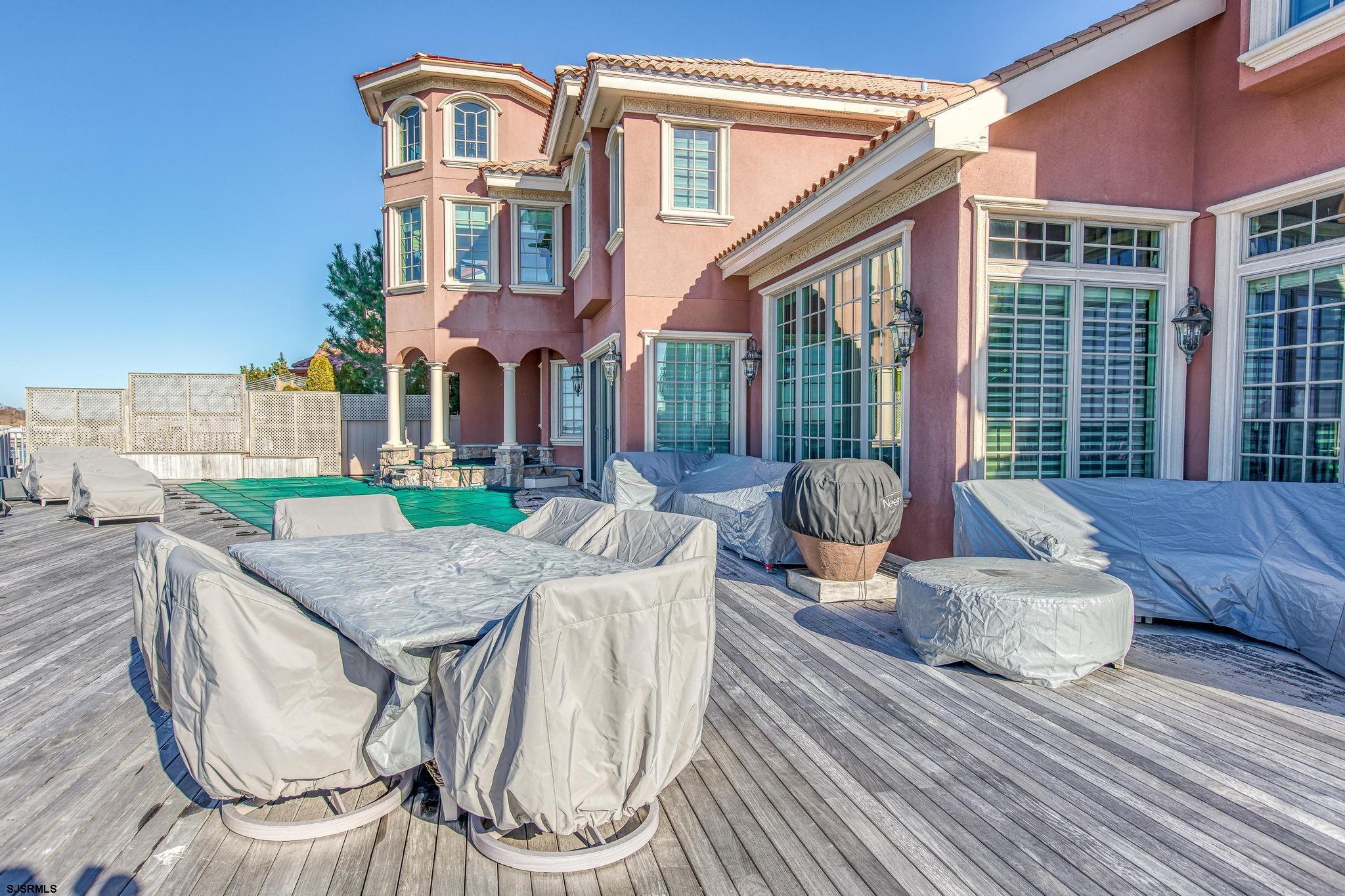 7515 Bayshore Dr