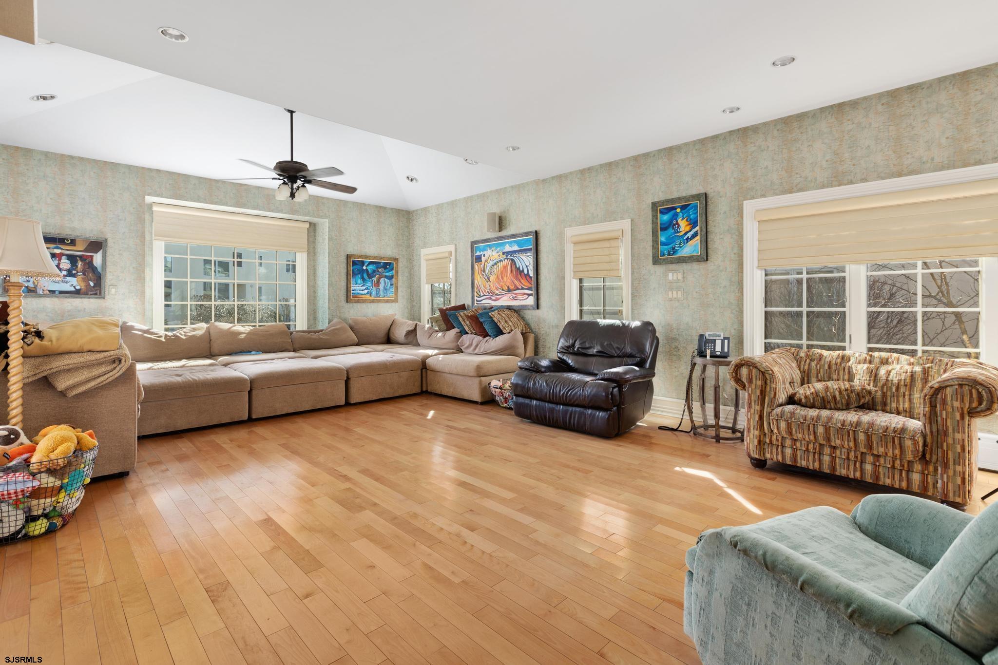 7515 Bayshore Dr