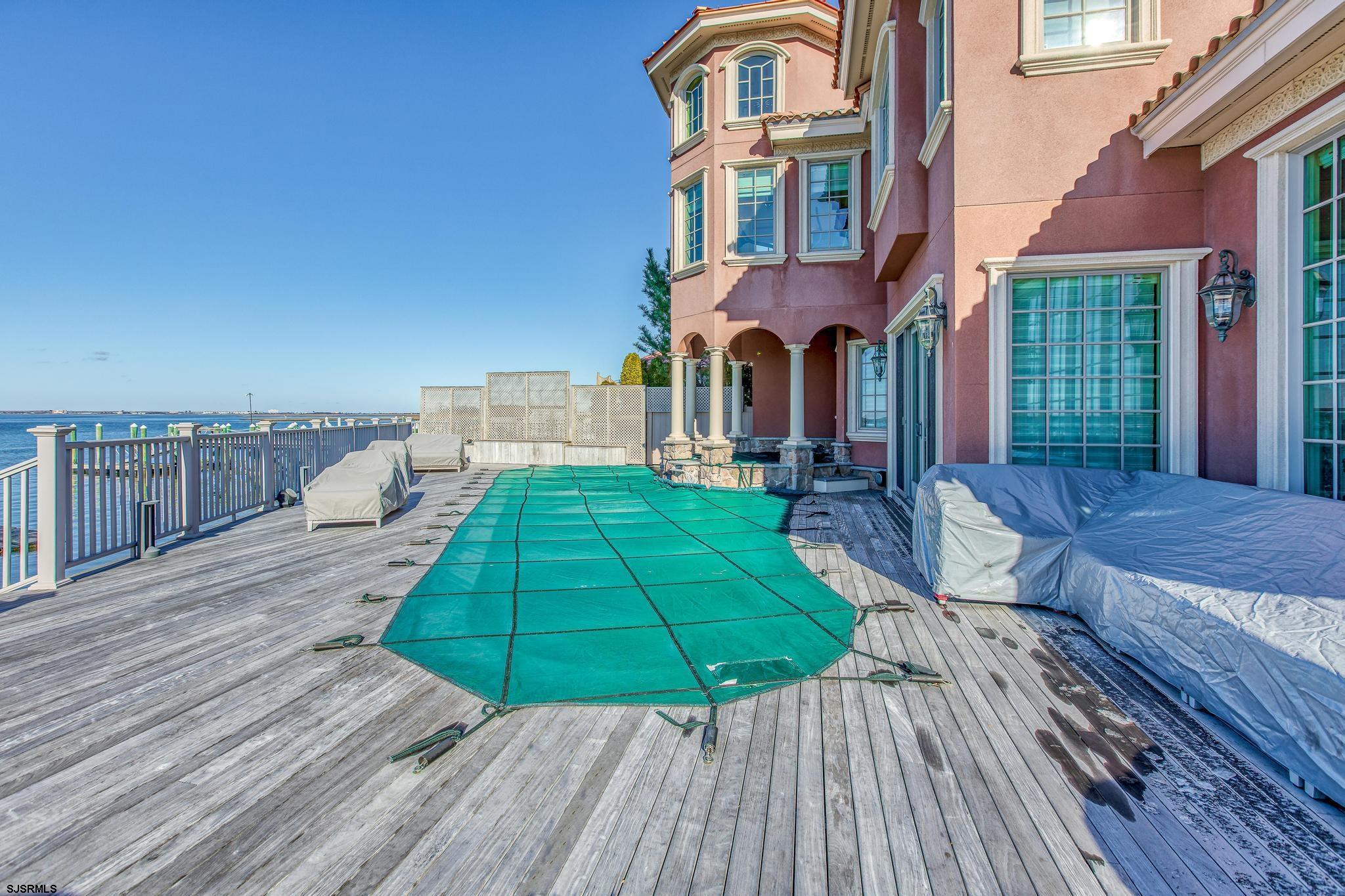 7515 Bayshore Dr