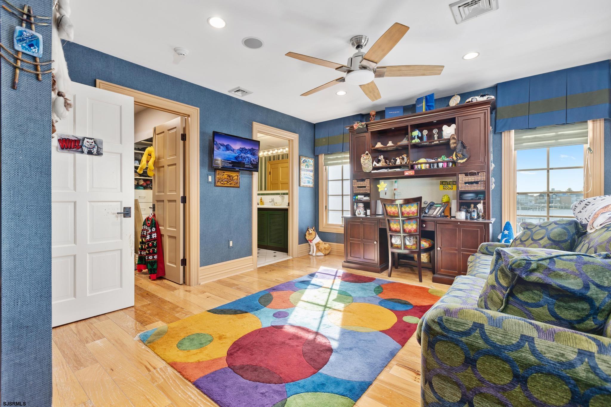 7515 Bayshore Dr