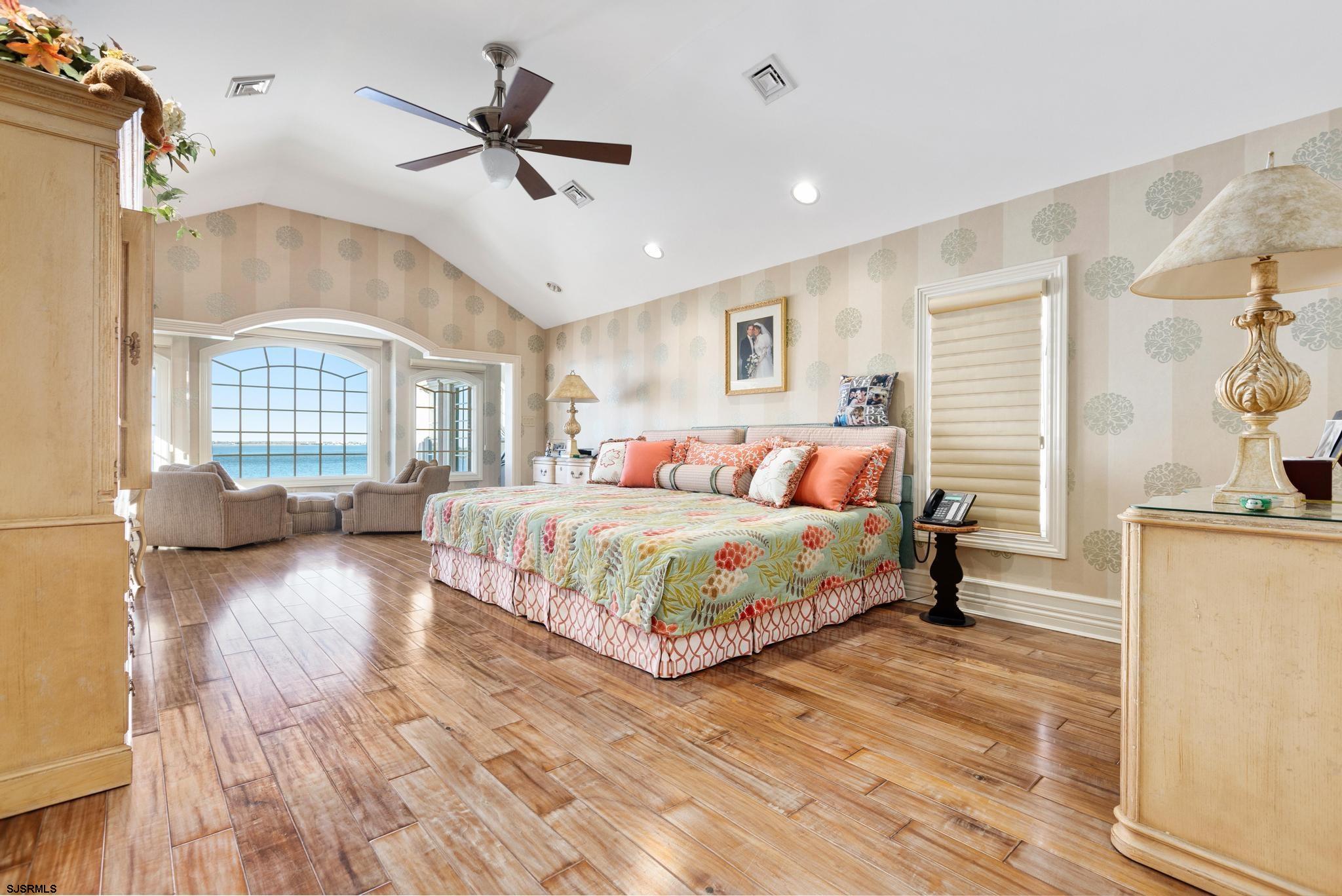 7515 Bayshore Dr