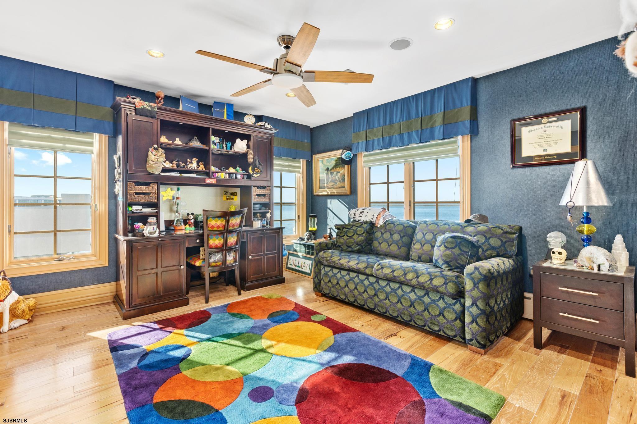 7515 Bayshore Dr