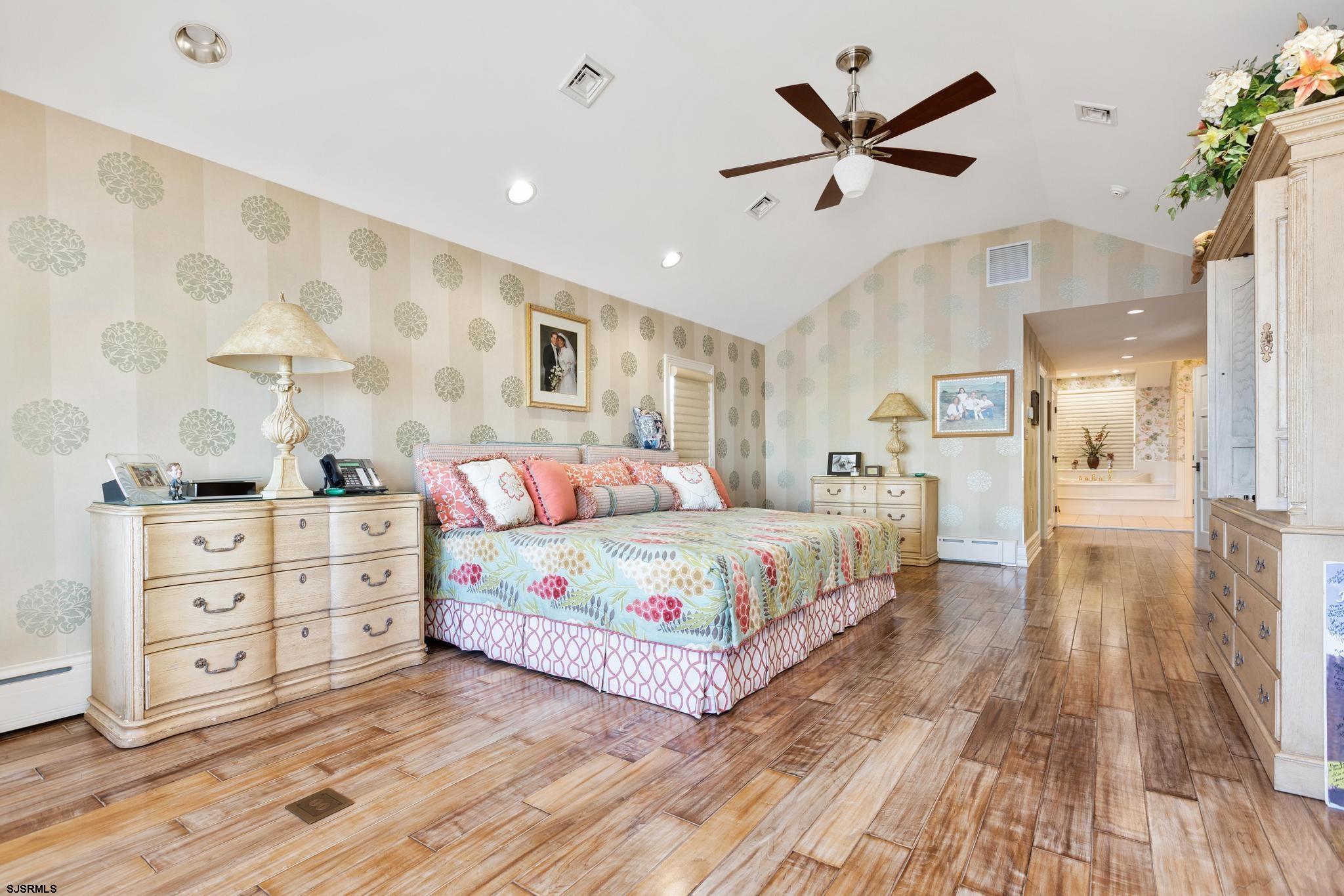 7515 Bayshore Dr