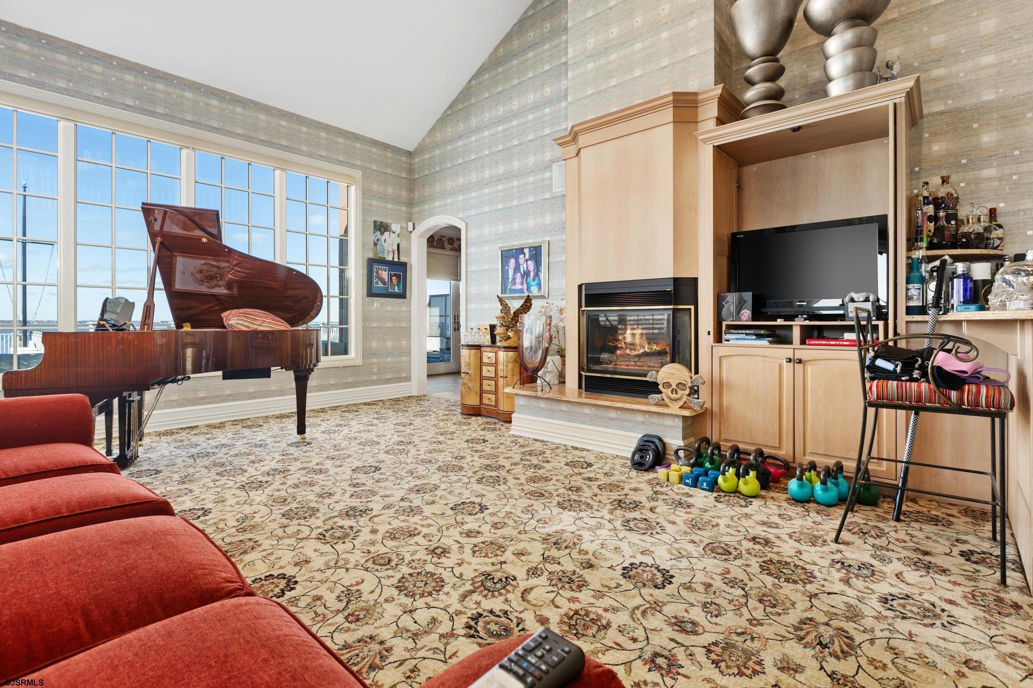 7515 Bayshore Dr