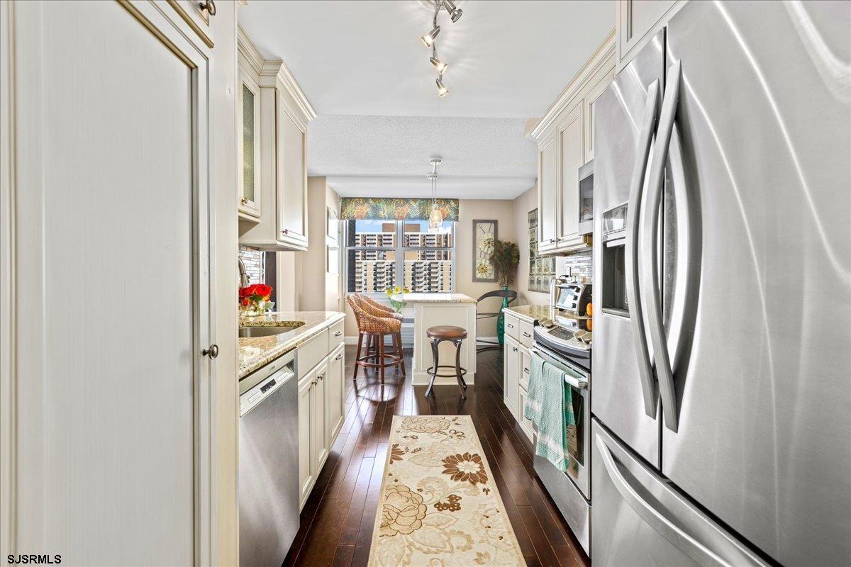 4800 Boardwalk Unit: 1110