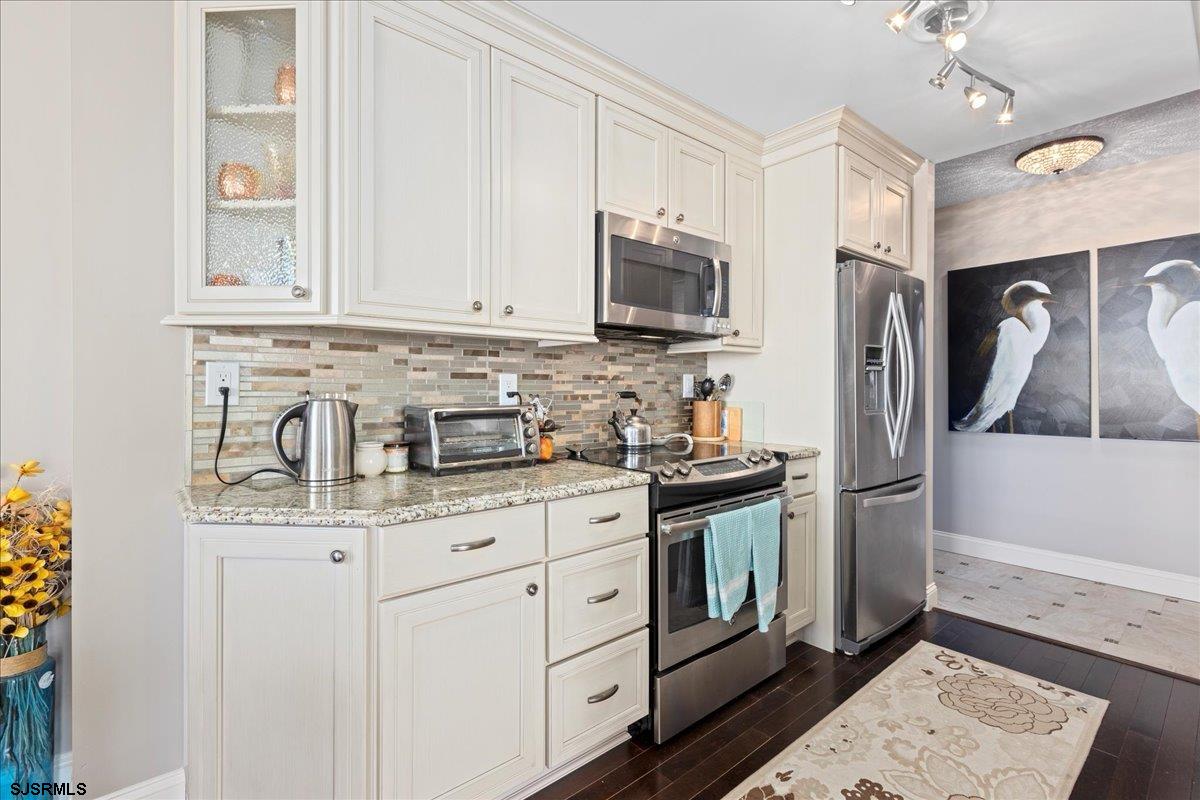 4800 Boardwalk Unit: 1110