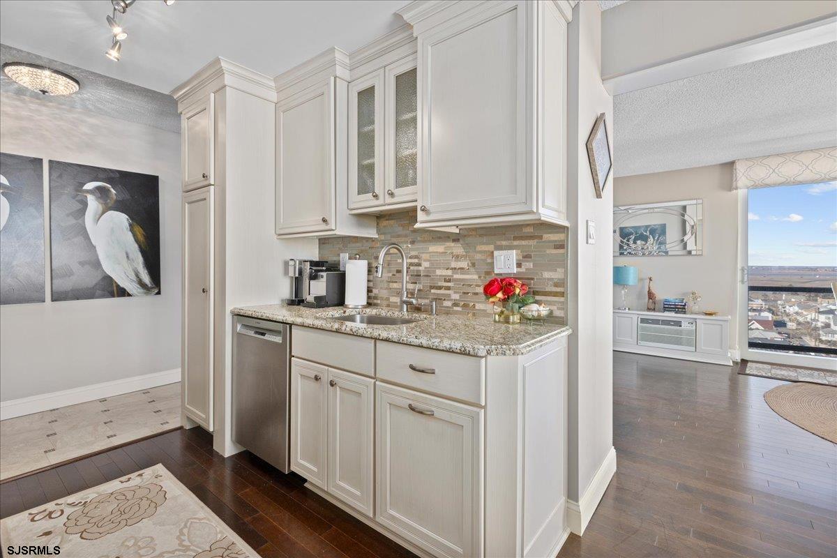 4800 Boardwalk Unit: 1110