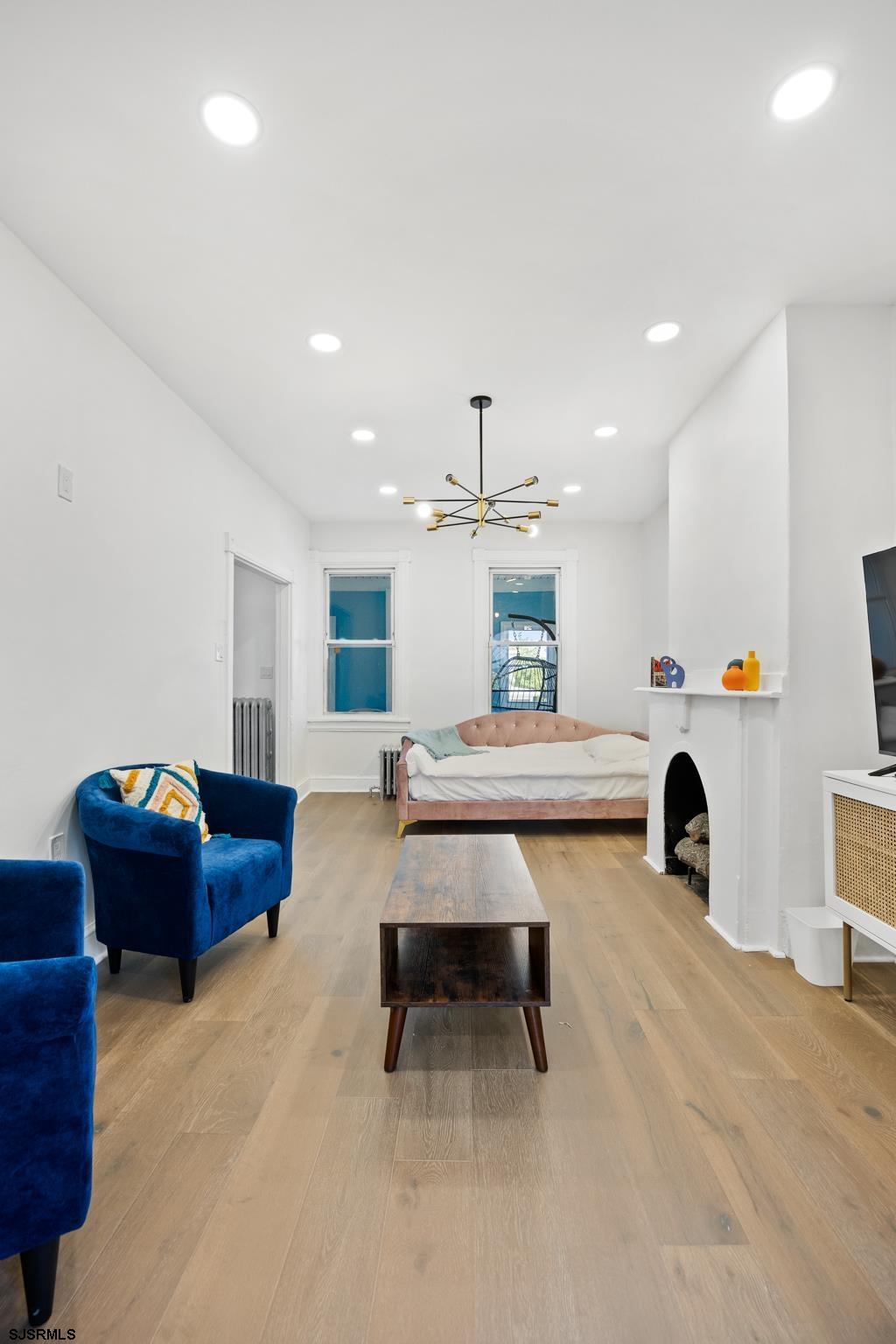 318 Beach Ave