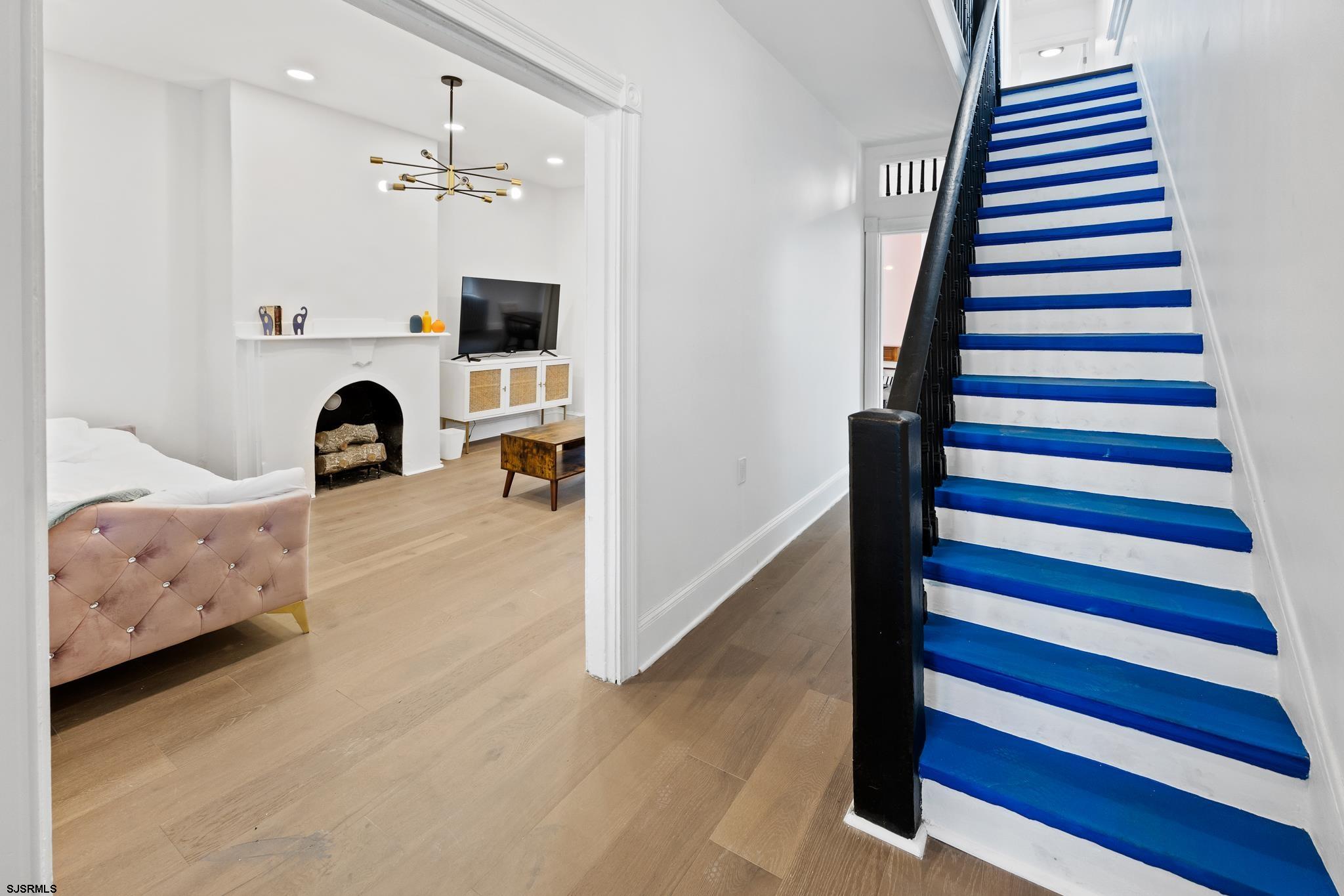 318 Beach Ave
