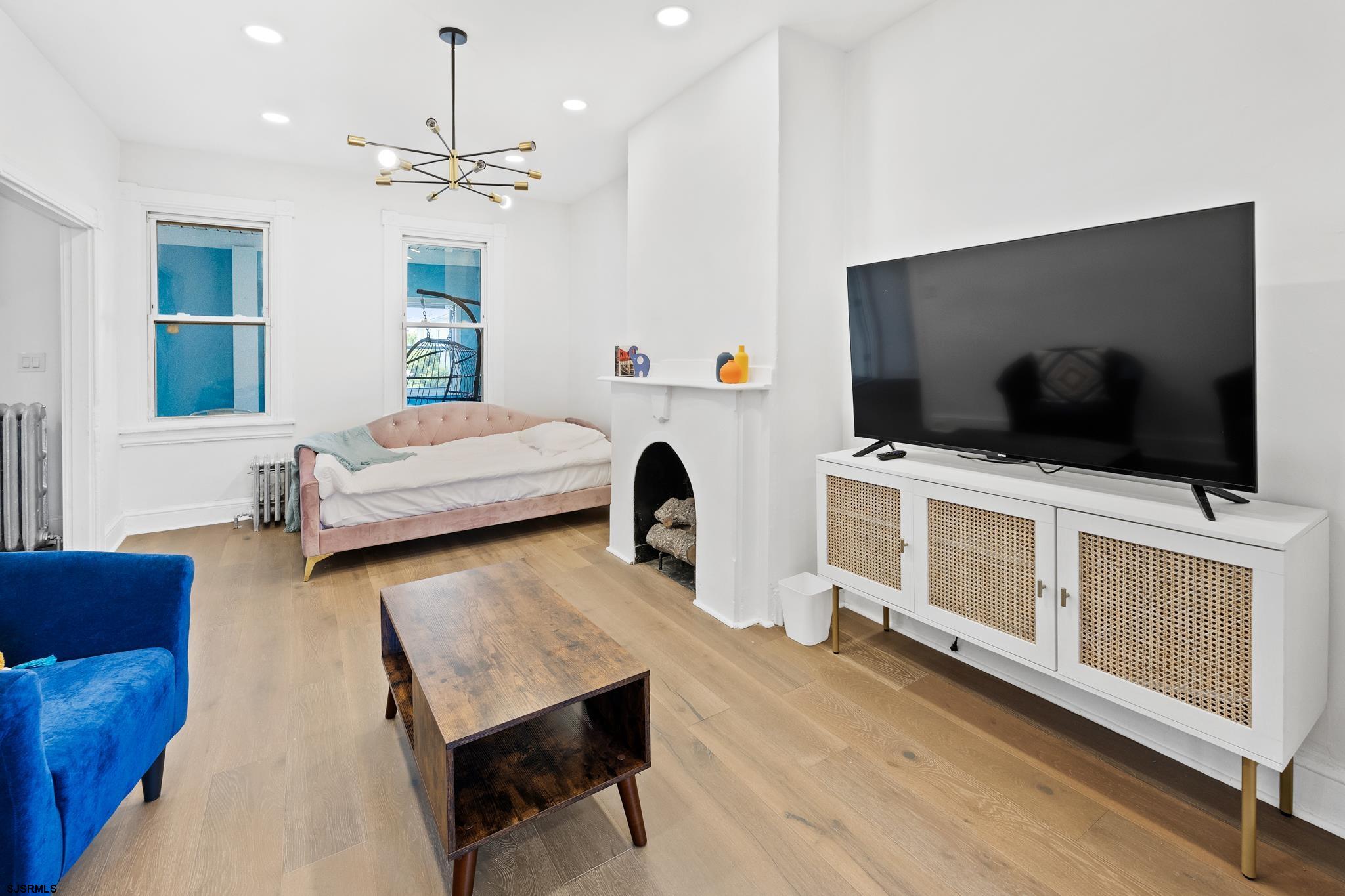 318 Beach Ave
