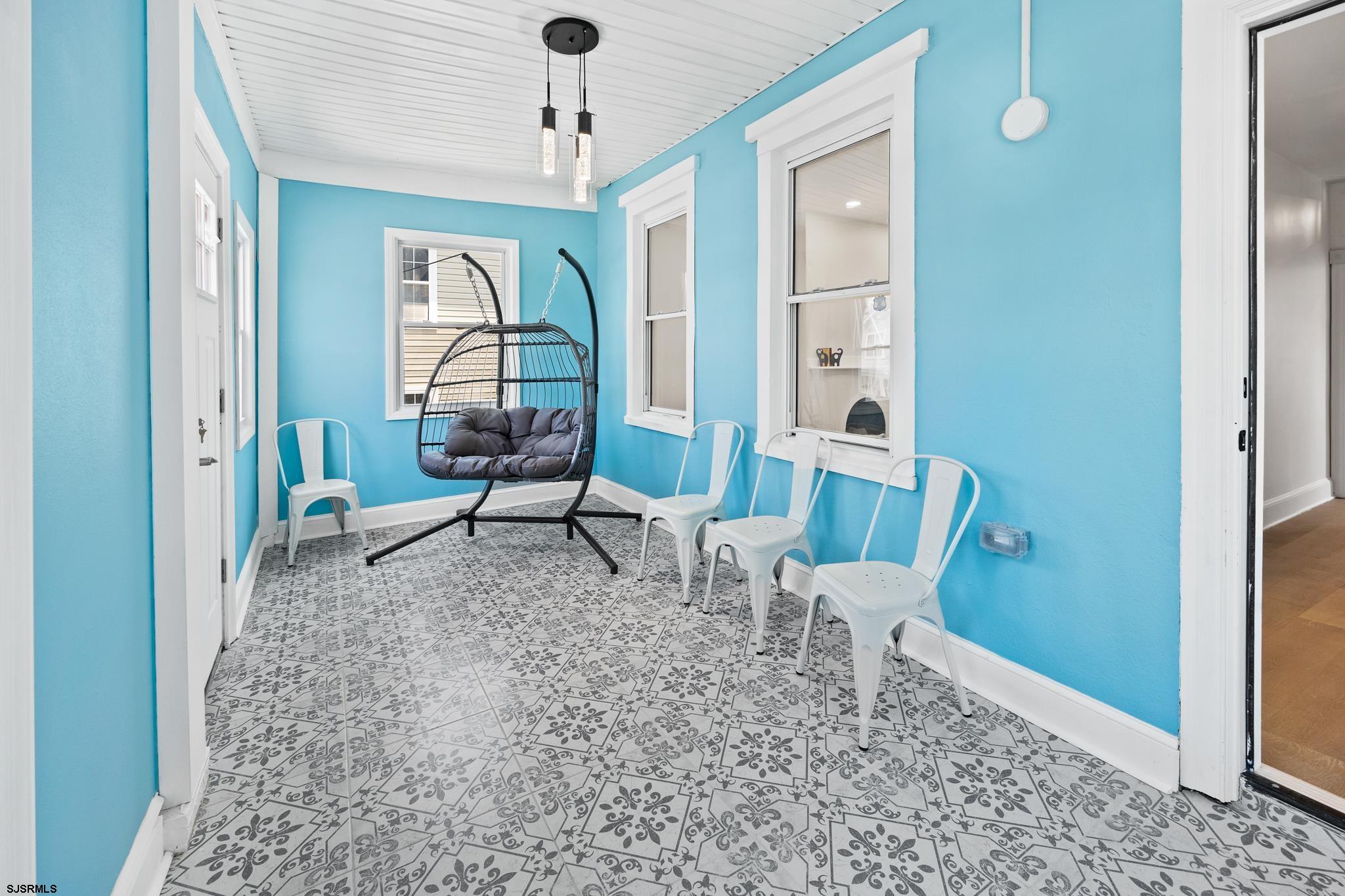 318 Beach Ave