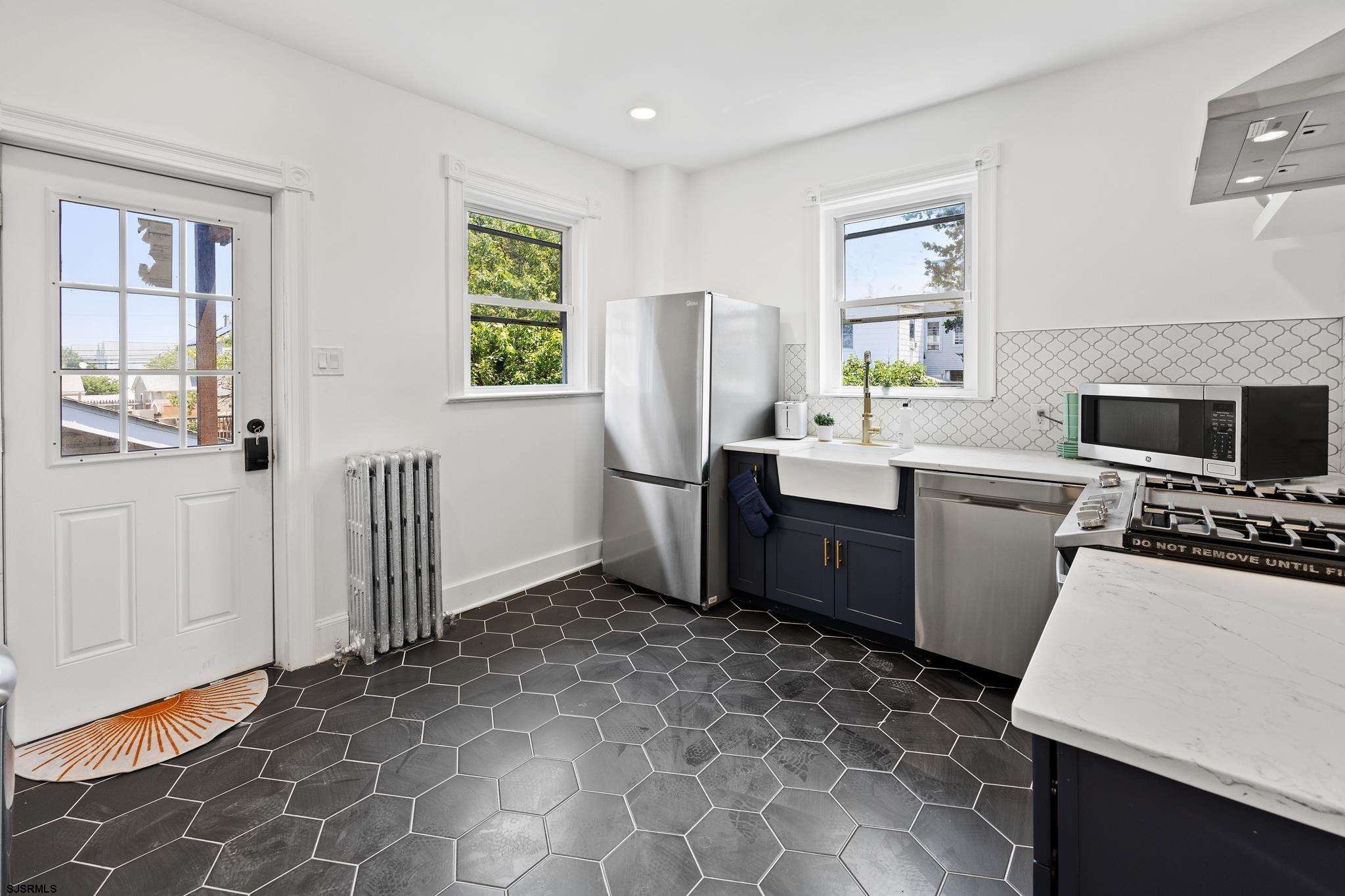 318 Beach Ave