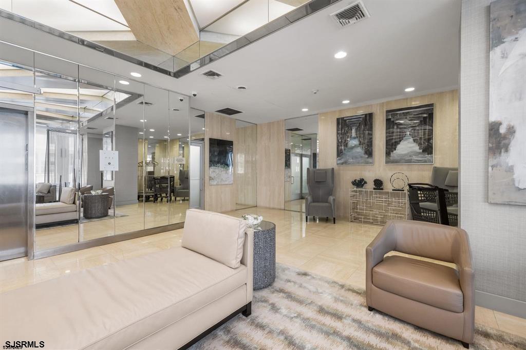 100 S Berkley Unit: 18N