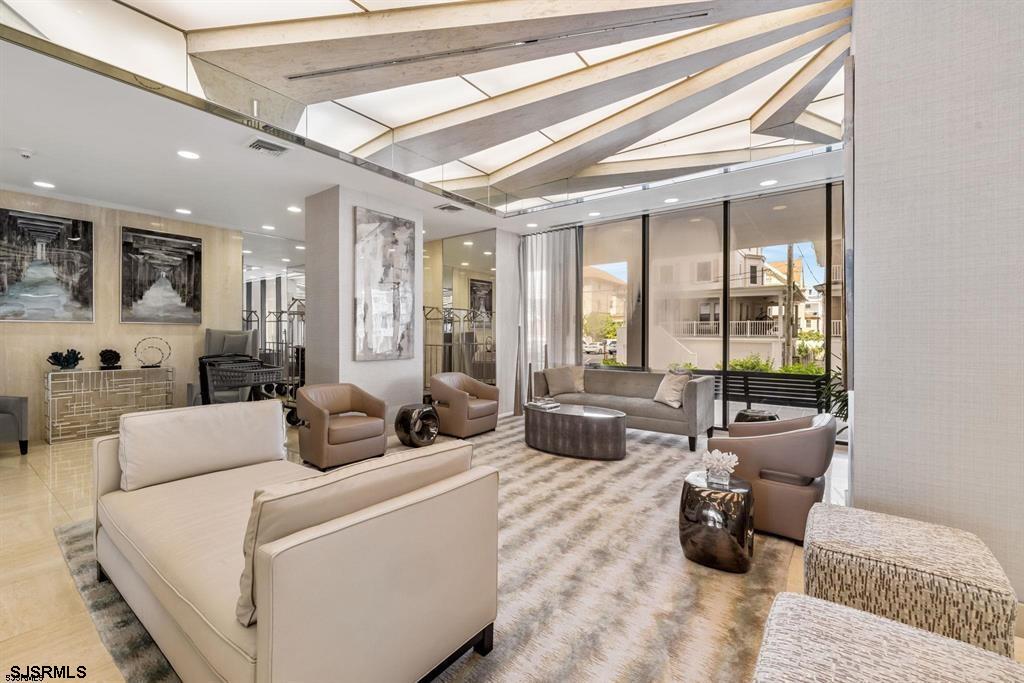 100 S Berkley Unit: 18N