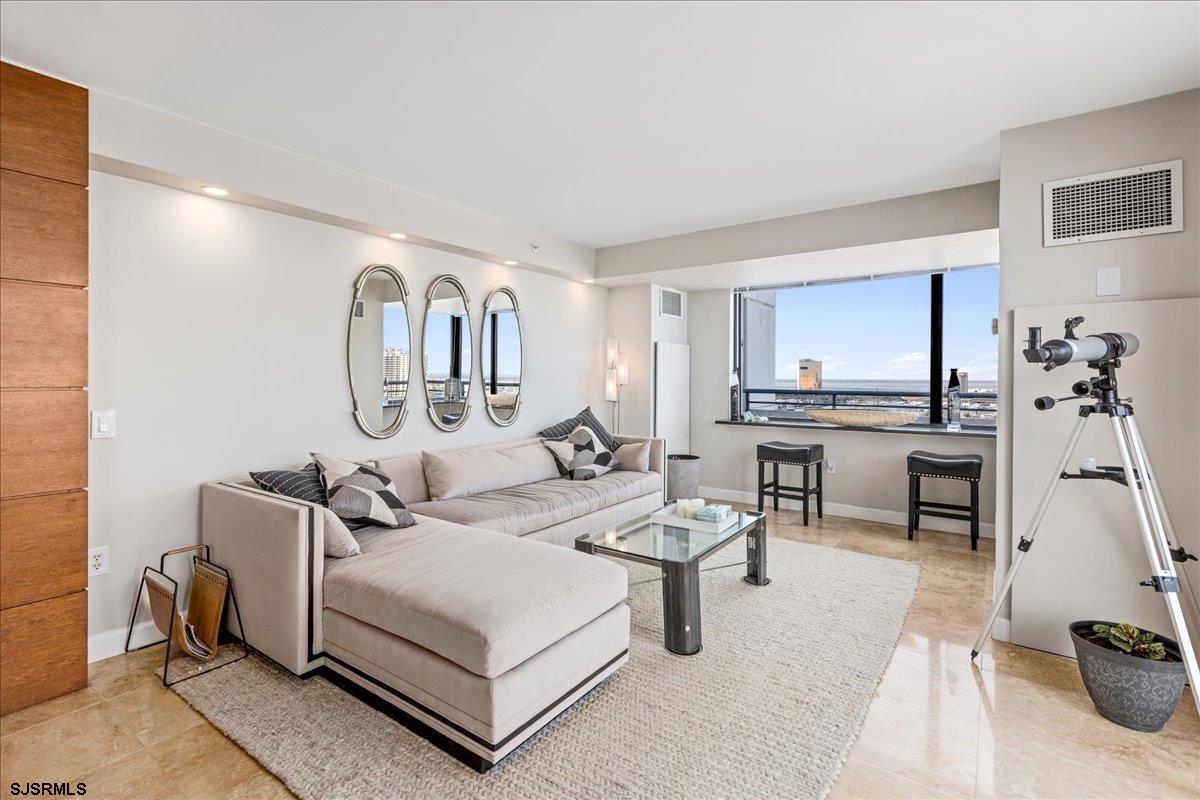 526 Pacific Ave Unit: 2504