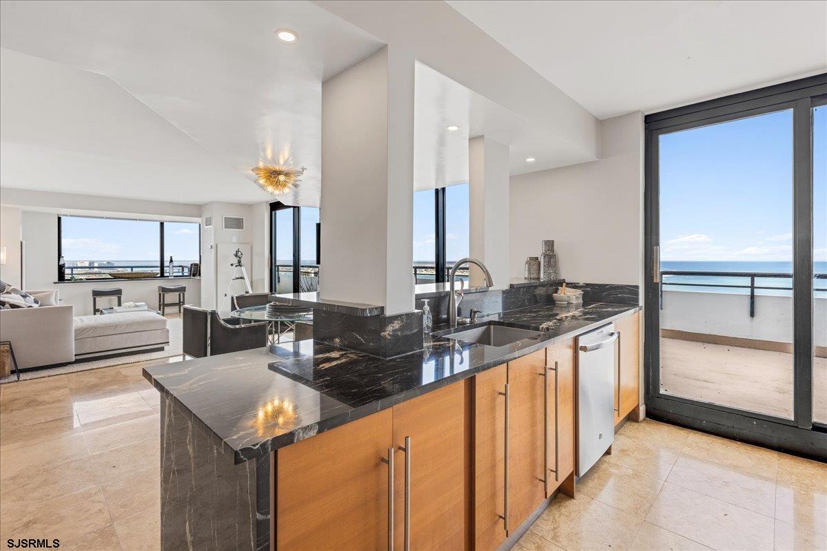 526 Pacific Ave Unit: 2504