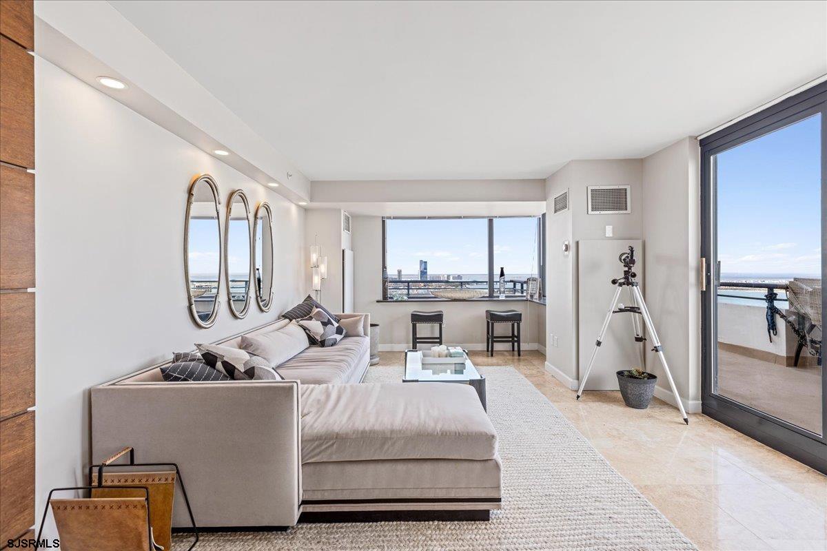 526 Pacific Ave Unit: 2504
