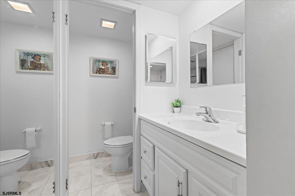 3851 Boardwalk Unit: 2005