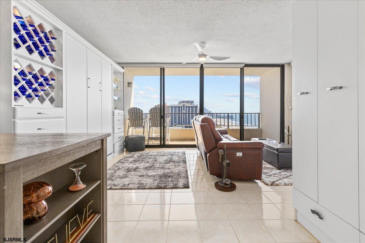 3851 Boardwalk Unit: 2005