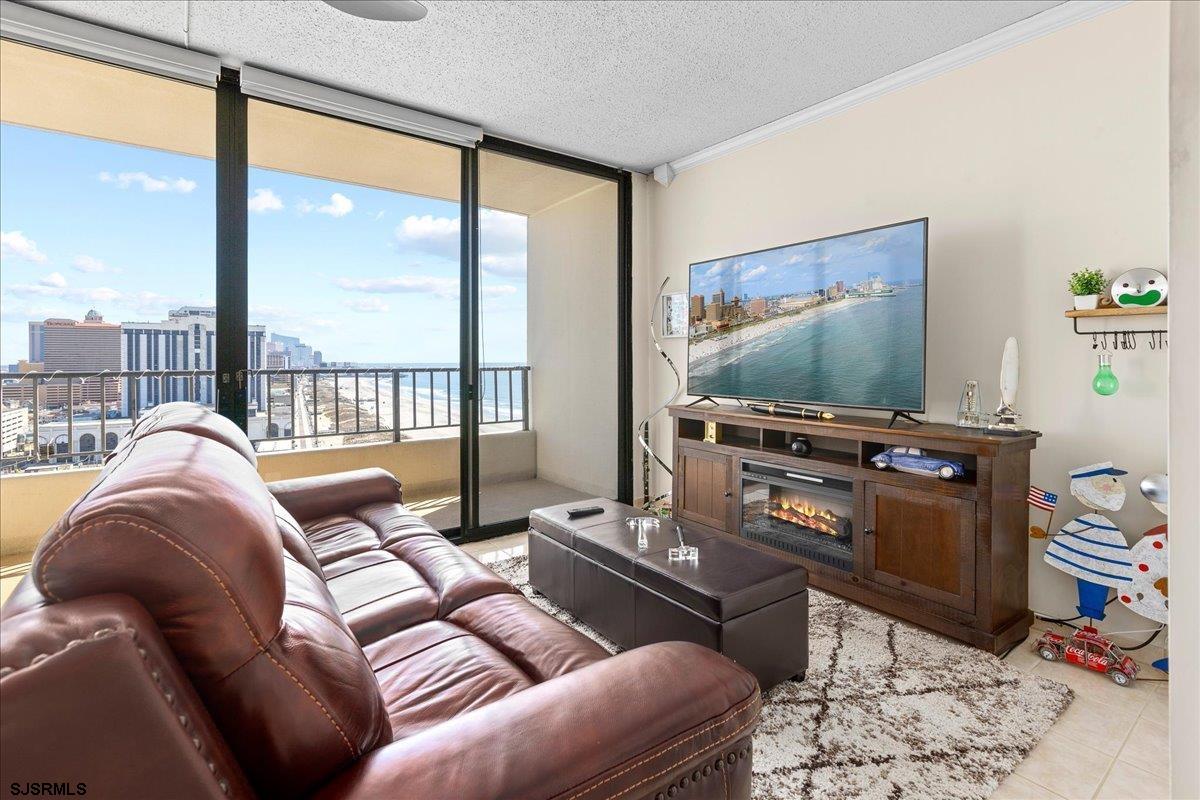 3851 Boardwalk Unit: 2005