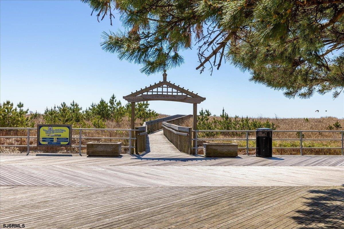 3851 Boardwalk Unit: 2005
