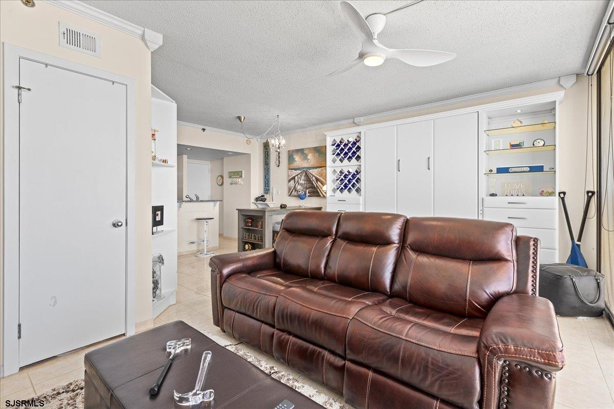 3851 Boardwalk Unit: 2005