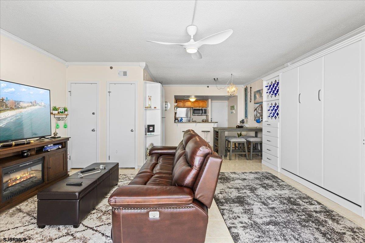 3851 Boardwalk Unit: 2005