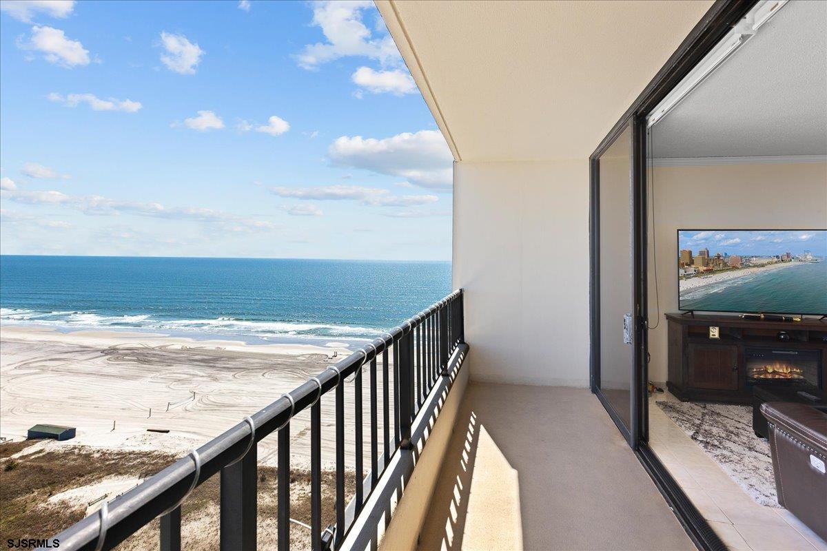 3851 Boardwalk Unit: 2005