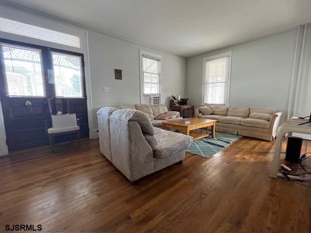 1049 Maple Ave