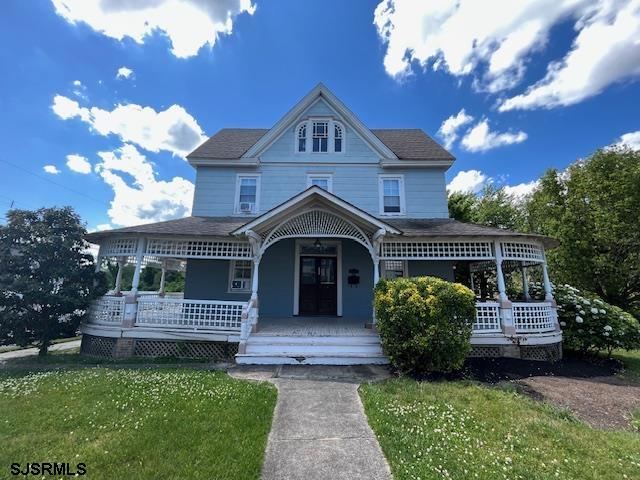 1049 Maple Ave