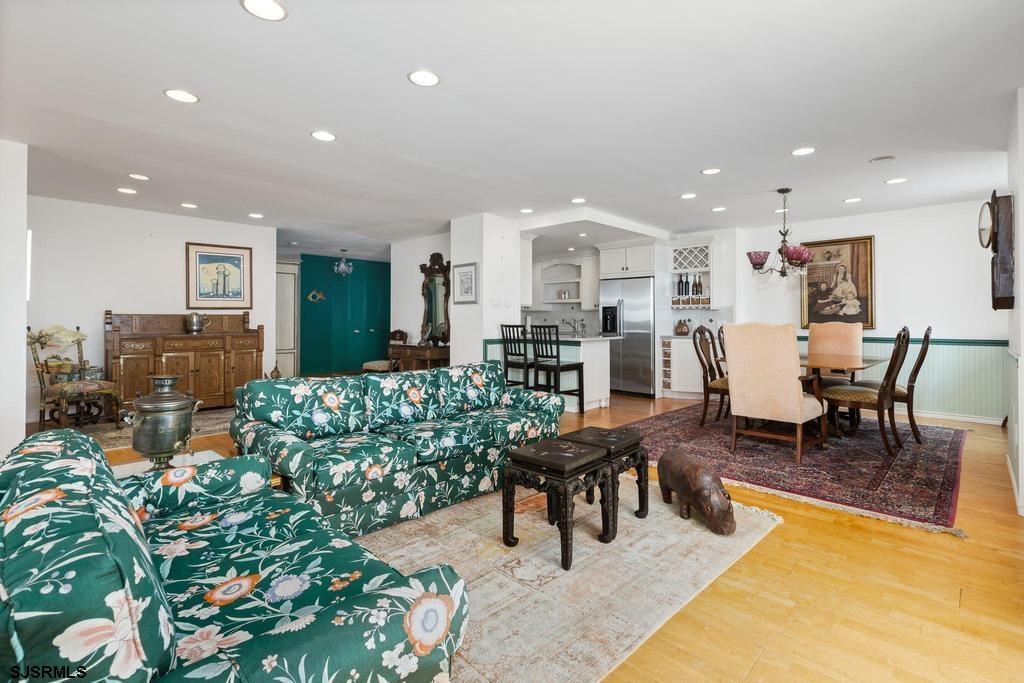 5000 Boardwalk Unit: 715