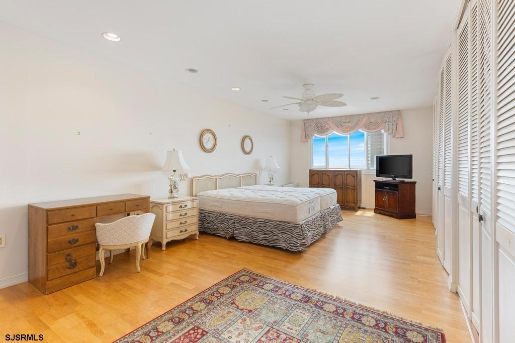 5000 Boardwalk Unit: 715