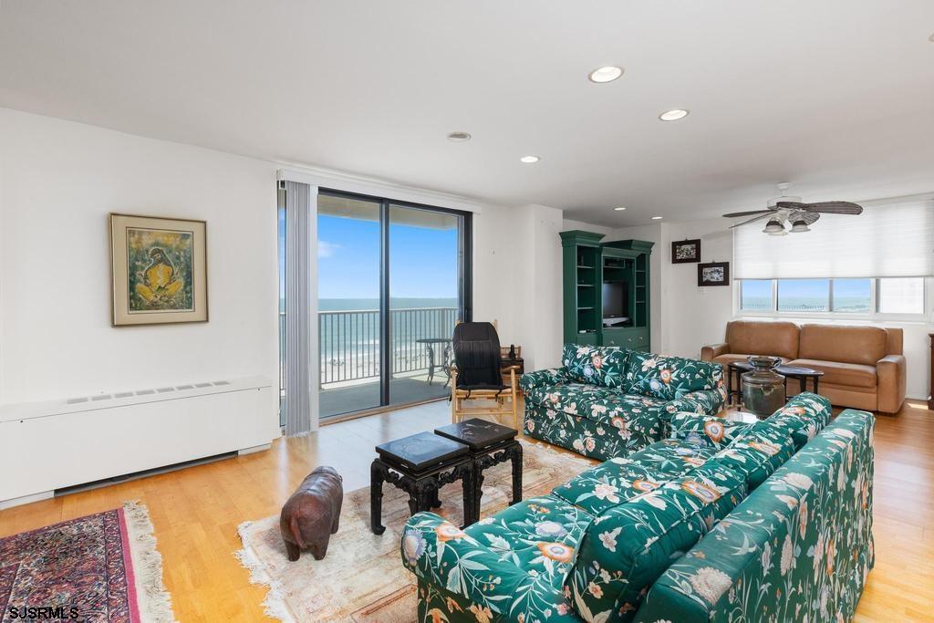 5000 Boardwalk Unit: 715