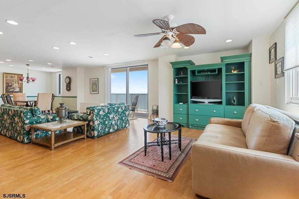 5000 Boardwalk Unit: 715