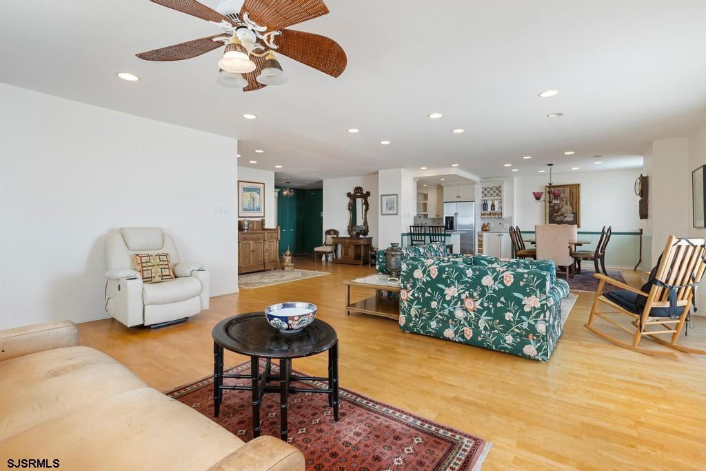 5000 Boardwalk Unit: 715