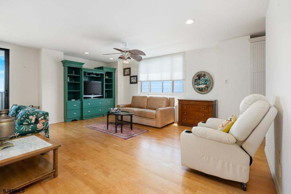 5000 Boardwalk Unit: 715