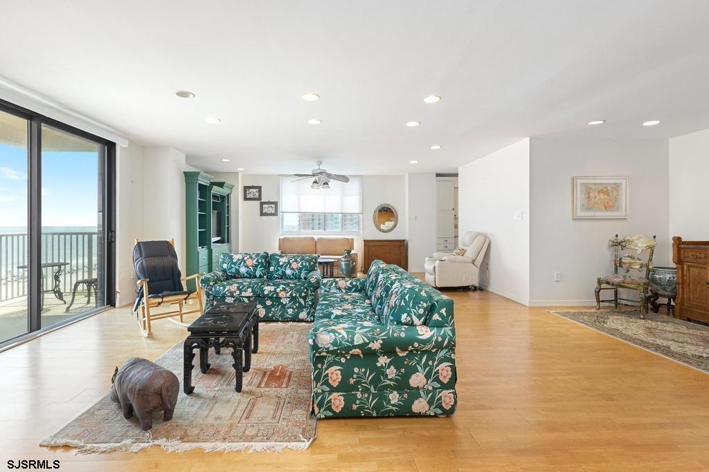 5000 Boardwalk Unit: 715