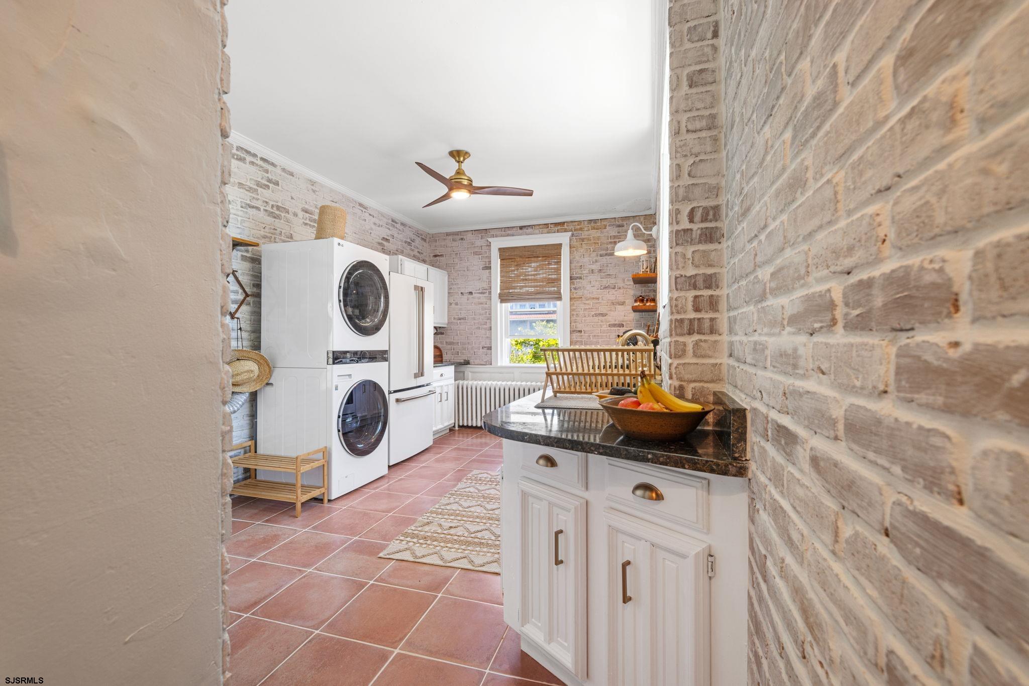 1 S Bartram Ave Unit: 4