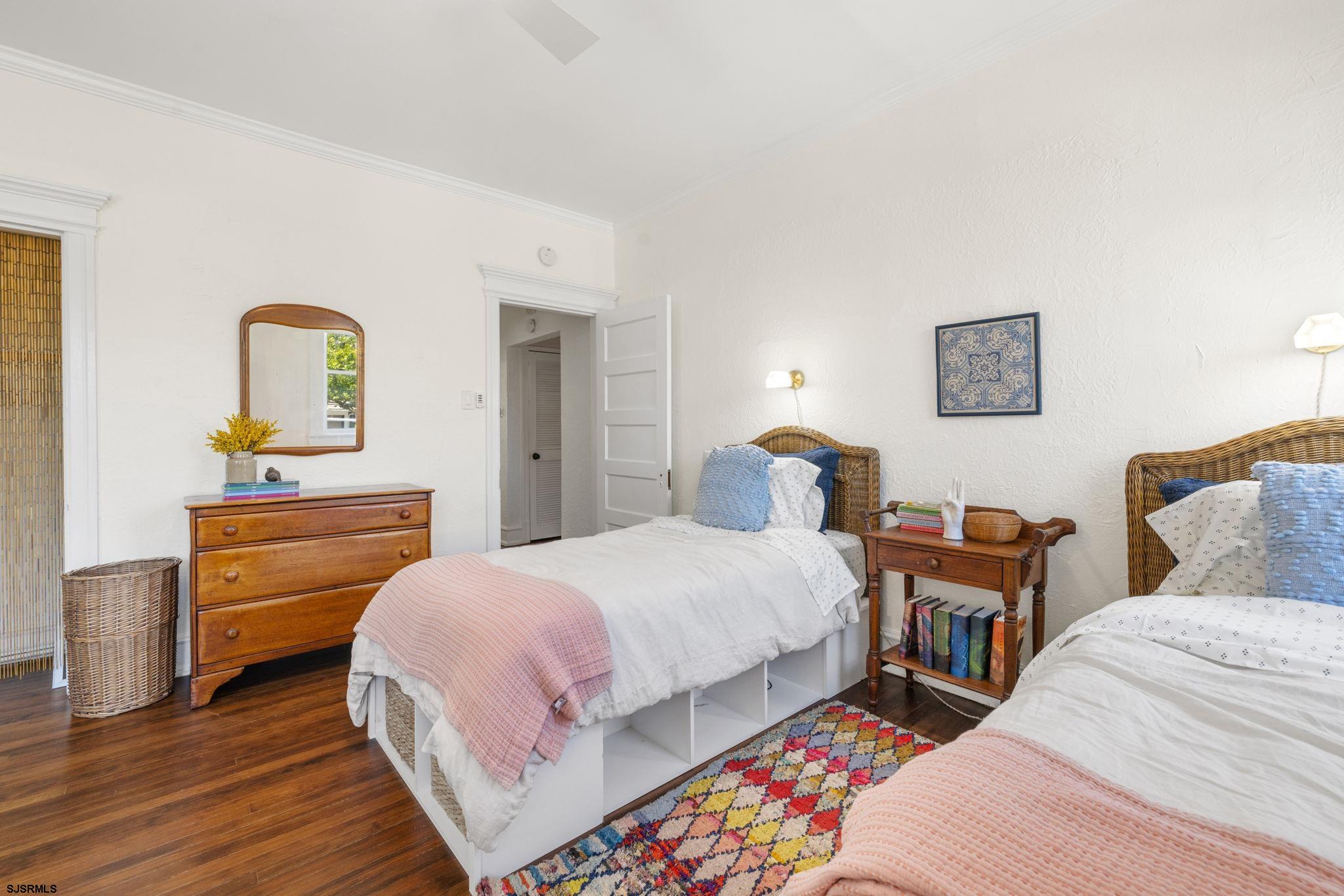 1 S Bartram Ave Unit: 4