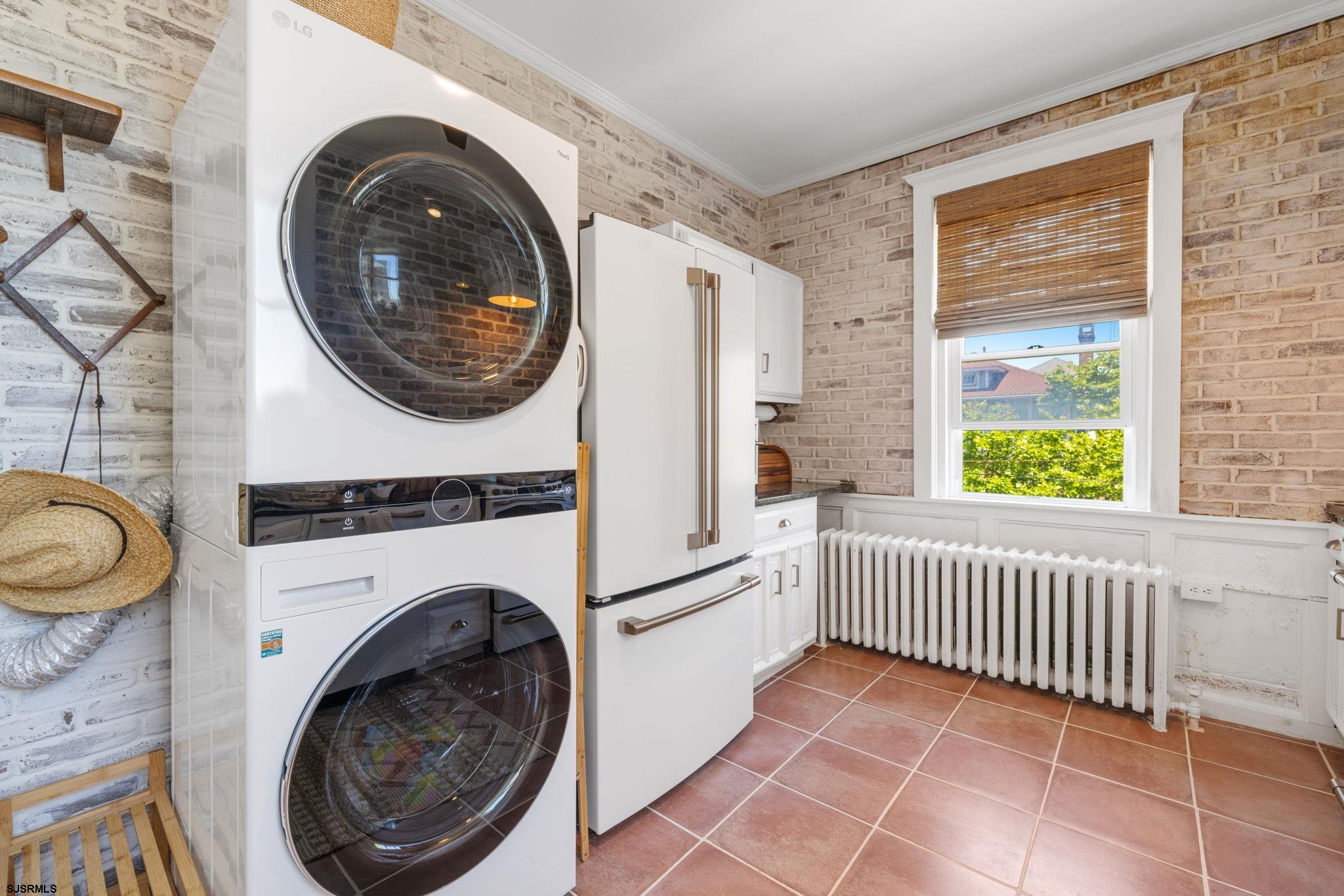 1 S Bartram Ave Unit: 4