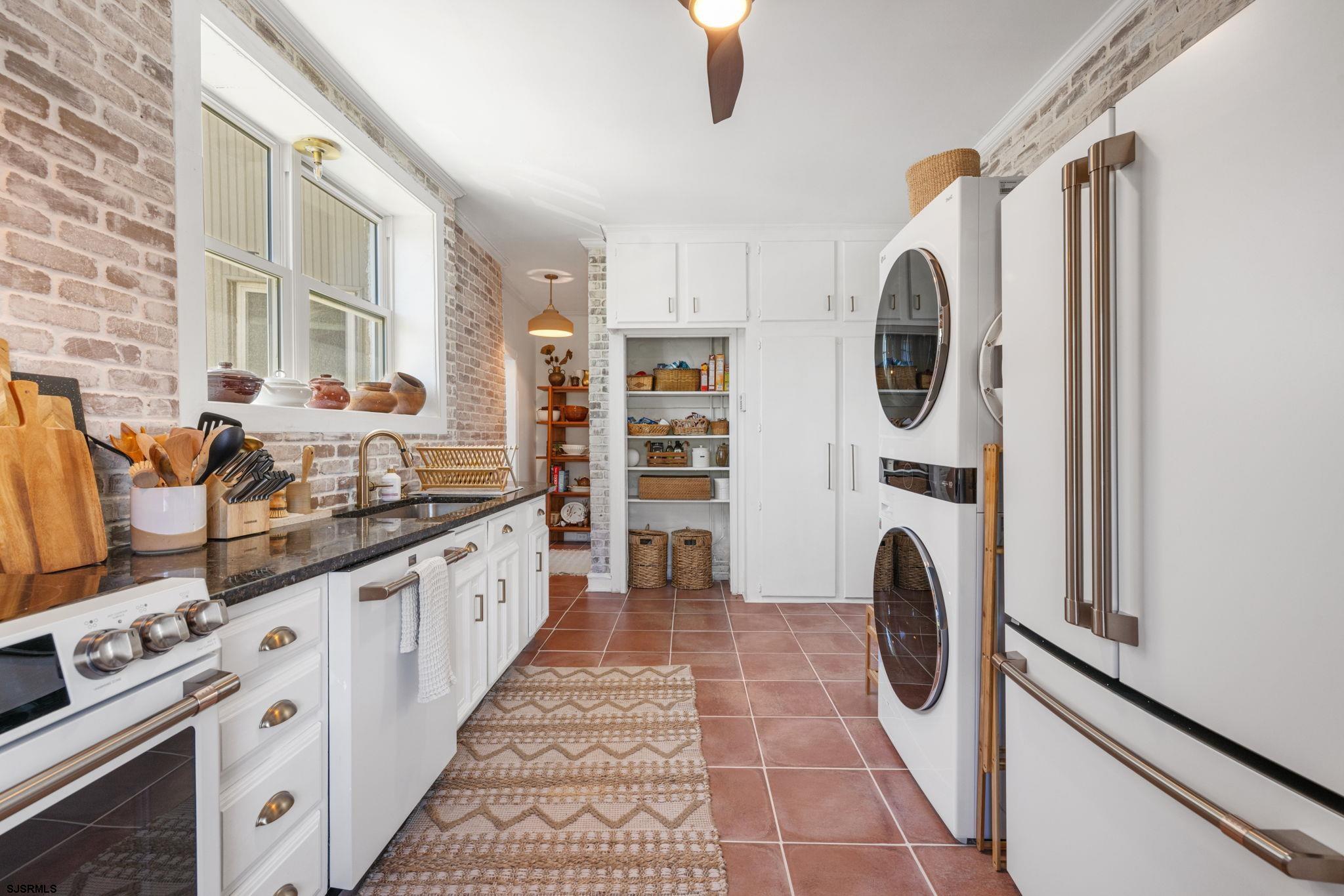 1 S Bartram Ave Unit: 4