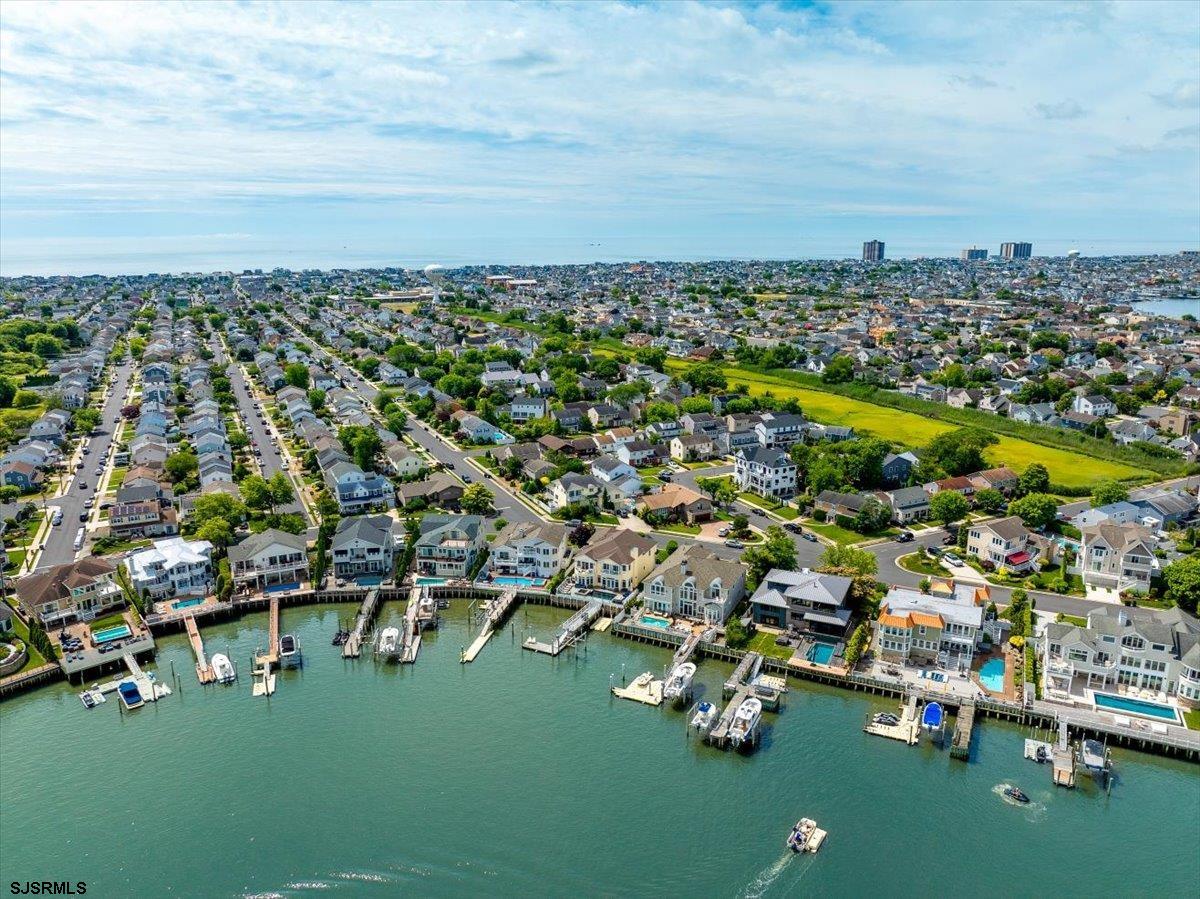 7803 Bayshore Dr