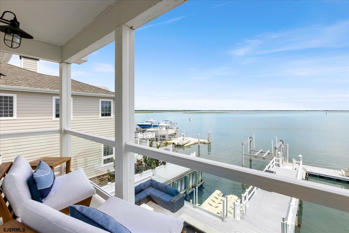7803 Bayshore Dr