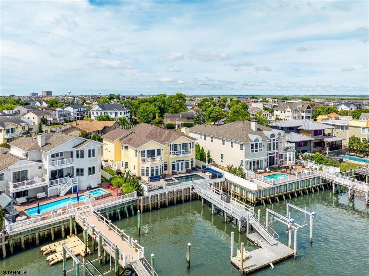 7803 Bayshore Dr