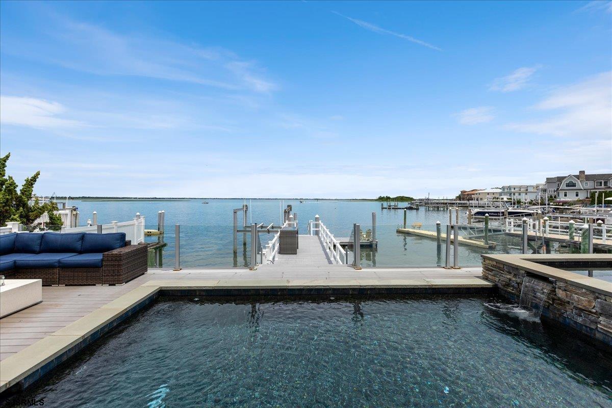 7803 Bayshore Dr